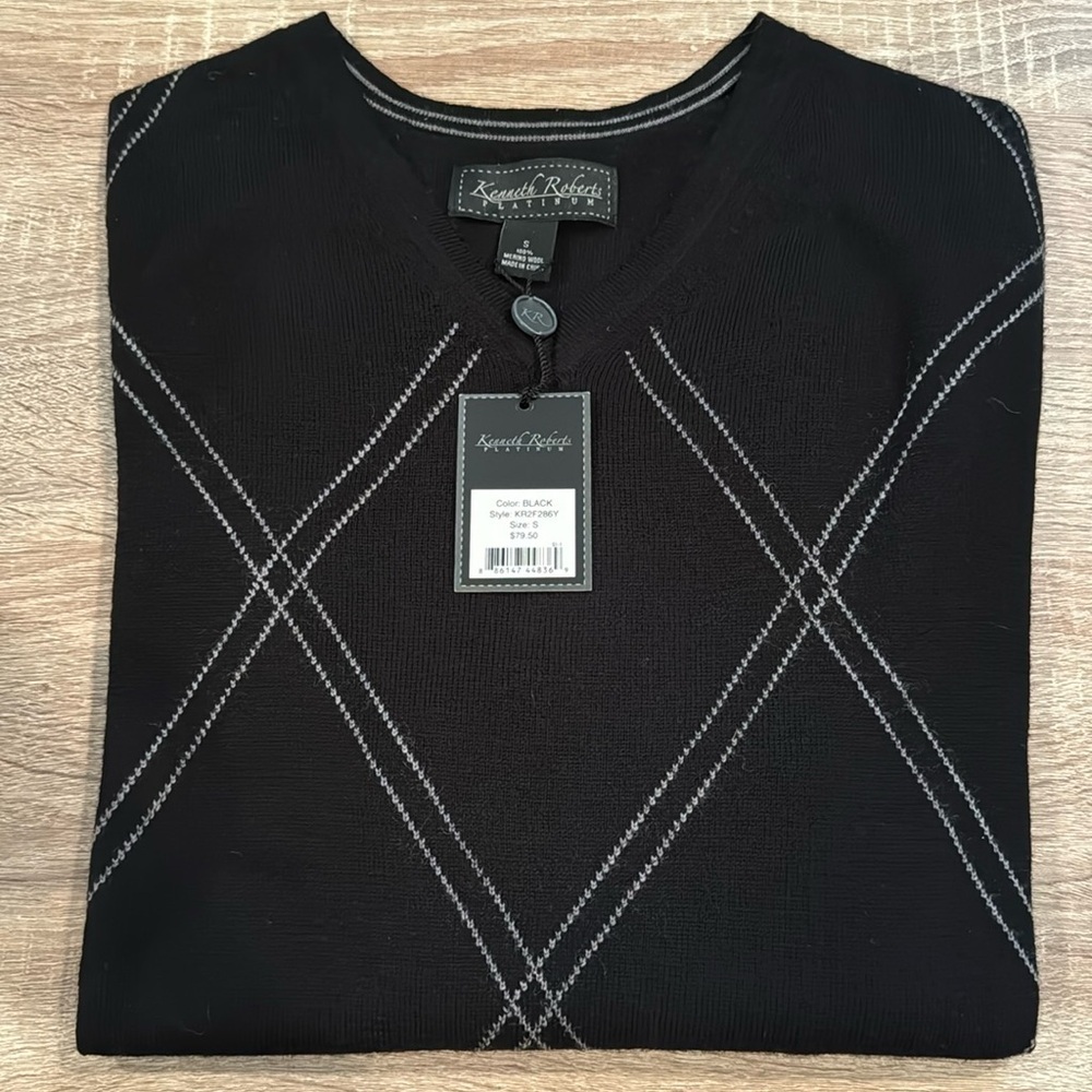 NWT Kenneth Roberts Platinum Sweater